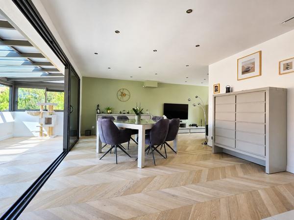 Maison
         7 pièces
        - 156 m² Exclusivité 799 000 € *