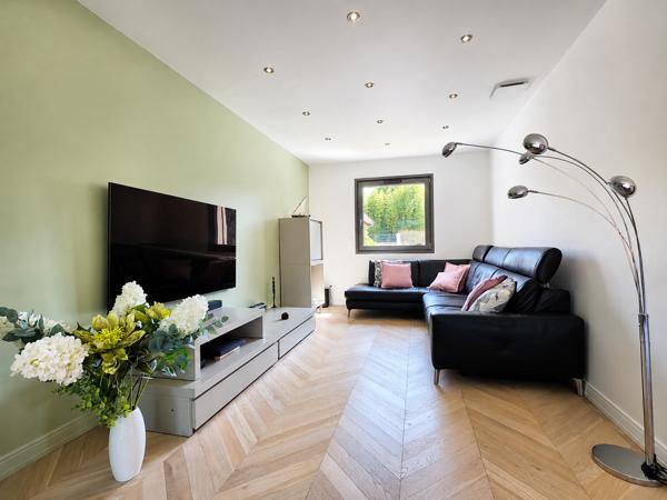 Maison
         7 pièces
        - 156 m² Exclusivité 799 000 € *