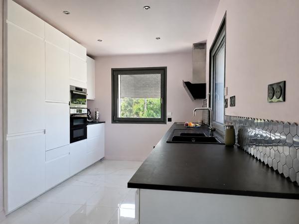 Maison
         7 pièces
        - 156 m² Exclusivité 799 000 € *
