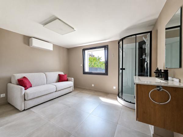 Maison
         7 pièces
        - 156 m² Exclusivité 799 000 € *