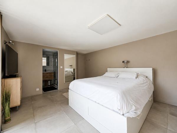Maison
         7 pièces
        - 156 m² Exclusivité 799 000 € *