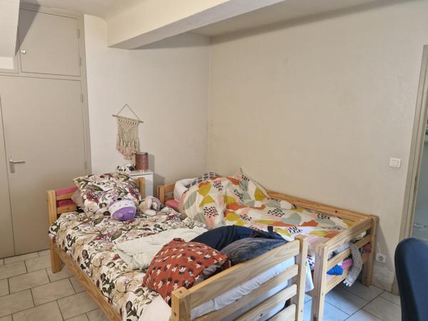Châteauneuf-du-Pape (84230) T3 en rez-de-chaussée avec cour intérieure