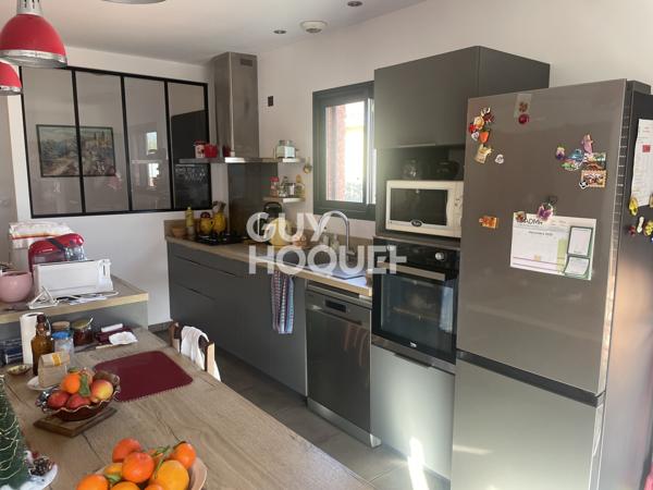 Une villa 3 faces qui respire, dans un secteur paisible : posez vos valises, profitez.