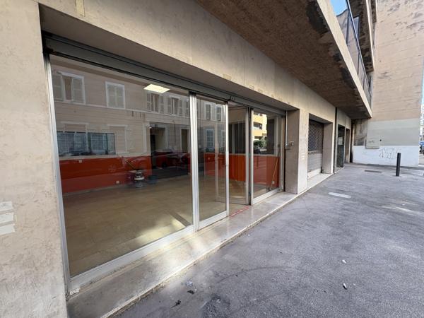 Marseille (13005) Local commercial - 340m2 - 6 Stationnements - Marseille 5ème - TIMONE