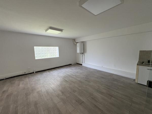 Marseille (13005) Local commercial - 340m2 - 6 Stationnements - Marseille 5ème - TIMONE