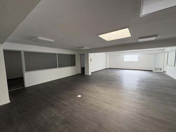 Marseille (13005) Local commercial - 340m2 - 6 Stationnements - Marseille 5ème - TIMONE