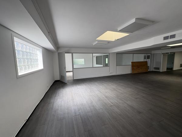 Marseille (13005) Local commercial - 340m2 - 6 Stationnements - Marseille 5ème - TIMONE