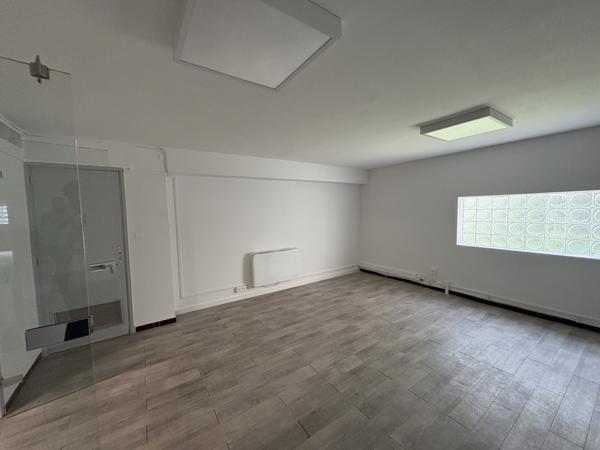 Marseille (13005) Local commercial - 340m2 - 6 Stationnements - Marseille 5ème - TIMONE