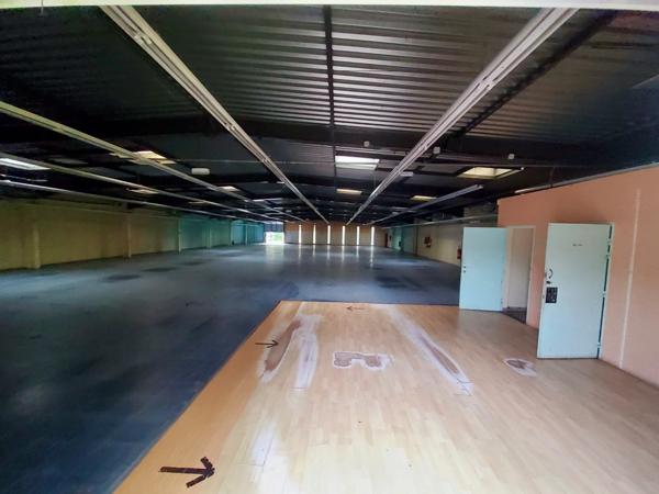 Local commercial + terrain constructible + habitation à Evreux