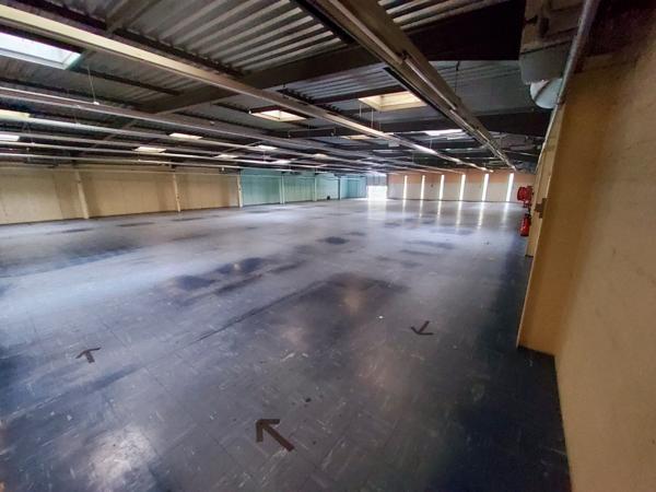 Local commercial + terrain constructible + habitation à Evreux