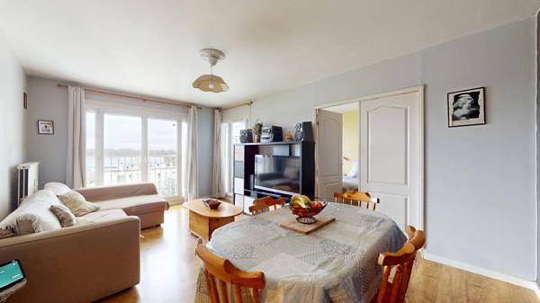 Appartement 4 pièces à vendre au dernier étage à Thiais - Parking - Cave