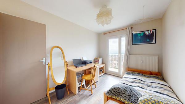 Appartement 4 pièces à vendre au dernier étage à Thiais - Parking - Cave