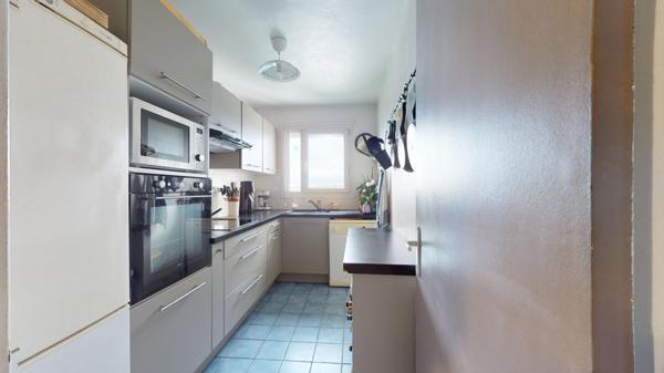 Appartement 4 pièces à vendre au dernier étage à Thiais - Parking - Cave