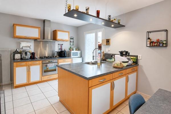 Maison à vendre 194 000 € Chasseneuil-du-Poitou 6 p 146 m² DPE B