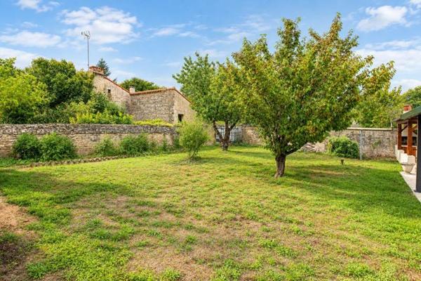Maison à vendre 194 000 € Chasseneuil-du-Poitou 6 p 146 m² DPE B