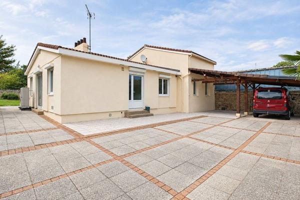 Maison à vendre 194 000 € Chasseneuil-du-Poitou 6 p 146 m² DPE B