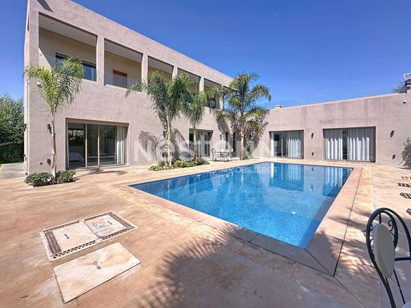 A vendre Villa sans VNA à Marrakech 420 m2 sur un terrain de 2500m2
