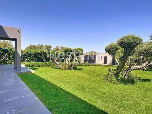 A vendre Villa sans VNA à Marrakech 420 m2 sur un terrain de 2500m2