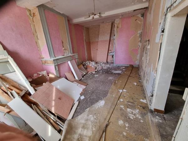 Maison à vendre 117 568 € Saintes 6 p 160 m² DPE