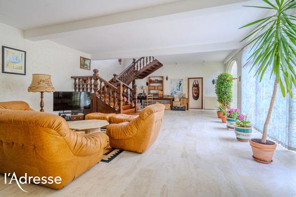 BORDEAUX JARDIN PUBLIC - Magnifique maison pierre avec garage et extérieurs.