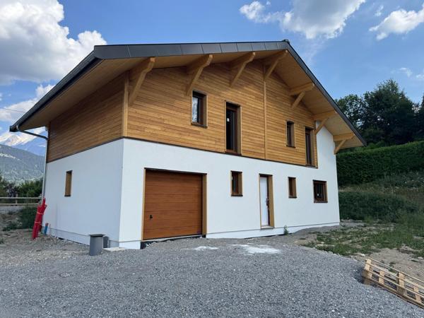 Saint Gervais Mont Blanc Chalet T5 de 147 m² à 899 000 € frais de notaire réduits.