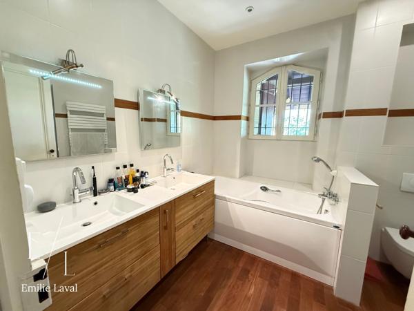 Maison atypique de 9 chambres et 6 salles de bain à Pineuilh 33