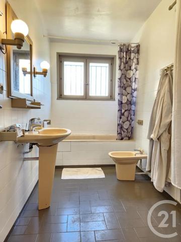 Maison à vendre  8 pièces - 154 m 2   IRIGNY  - 69