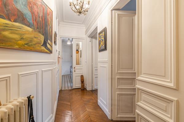 Drouot / Le Peletier - Appartement familial haussmannien - 3 chambres - Ascenseur et balcon
