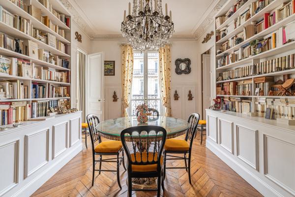 Drouot / Le Peletier - Appartement familial haussmannien - 3 chambres - Ascenseur et balcon