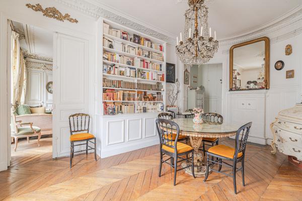 Drouot / Le Peletier - Appartement familial haussmannien - 3 chambres - Ascenseur et balcon