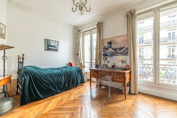 Drouot / Le Peletier - Appartement familial haussmannien - 3 chambres - Ascenseur et balcon