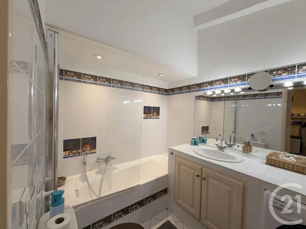 Maison à vendre  3 pièces - 57,95 m 2   ST TROPEZ  - 83