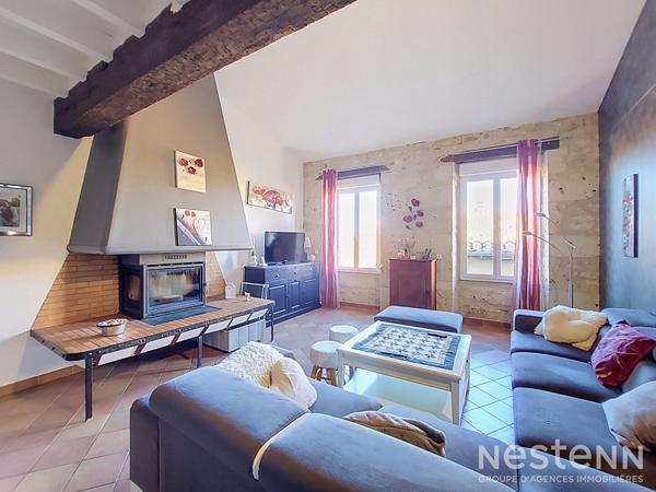 À vendre Maison de village en pierre de 216 m² avec deux appartements, cour, et garages
