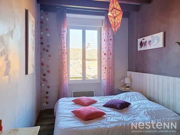À vendre Maison de village en pierre de 216 m² avec deux appartements, cour, et garages