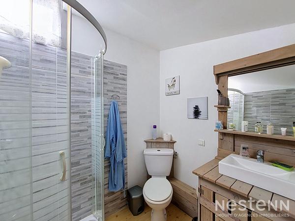 À vendre Maison de village en pierre de 216 m² avec deux appartements, cour, et garages