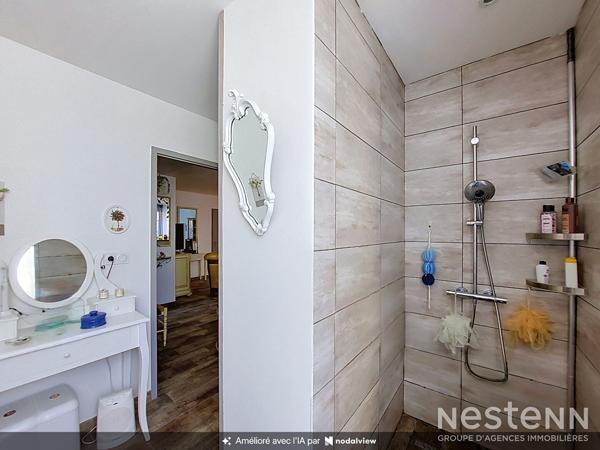 À vendre Maison de village en pierre de 216 m² avec deux appartements, cour, et garages