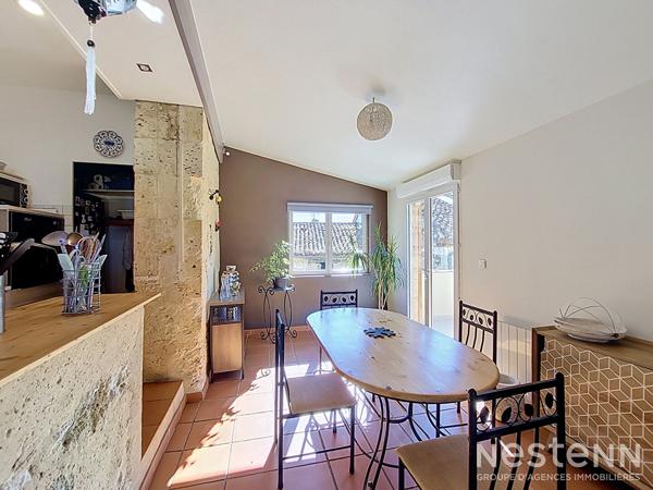 À vendre Maison de village en pierre de 216 m² avec deux appartements, cour, et garages