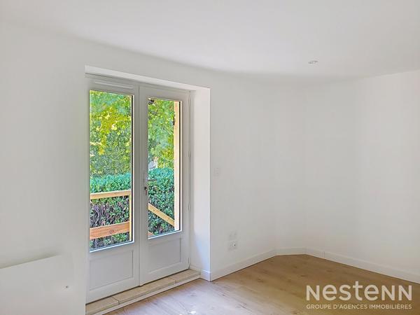 À louer à Condom, appartement de 117 m² entièrement rénové, réparti sur deux niveaux et bénéficiant de plusieurs espaces extérieur