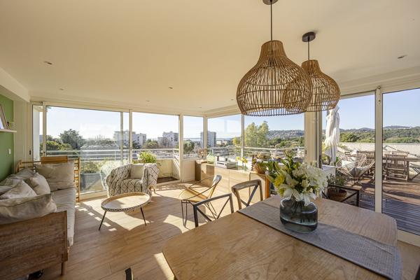 Dernier Étage Vue Mer Panoramique – Duplex d’Exception à Saint-Jean