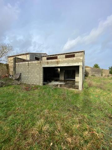 Épargnes (17120) Epargnes Maison 270 m² gros œuvre terminé Terrain environ 1098 m².