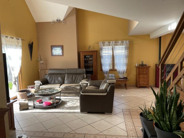 MAISON 166 m² AU SOL / 4 CHAMBRES / TERRAIN 1 000 m² / VILLAGE GUERANDE