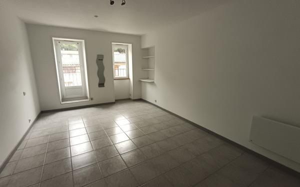 Appartement à louer    1 pièce •  Largentière