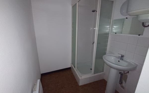 Appartement à louer    1 pièce •  Largentière