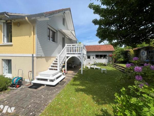 Sur 750m² de jardin, maison confortable et atypique