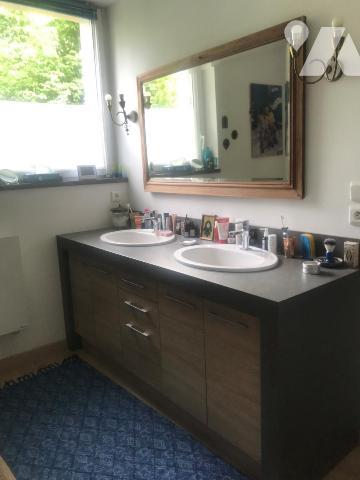 Sur 750m² de jardin, maison confortable et atypique