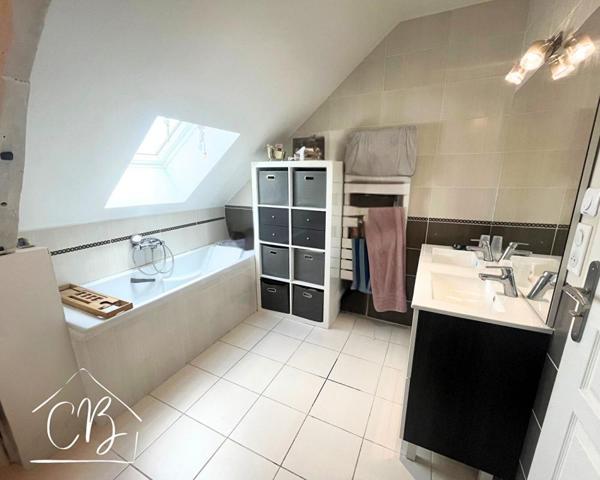 Maison de ville renovée 5 pièce(s) 99 m2 - 24290 Montignac Lascaux