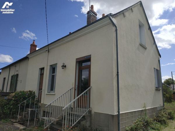 Maison élevée sur cave , composée de cuisine, séjour, WC, salle d'eau. A l'étage: 2 chambres, W...
