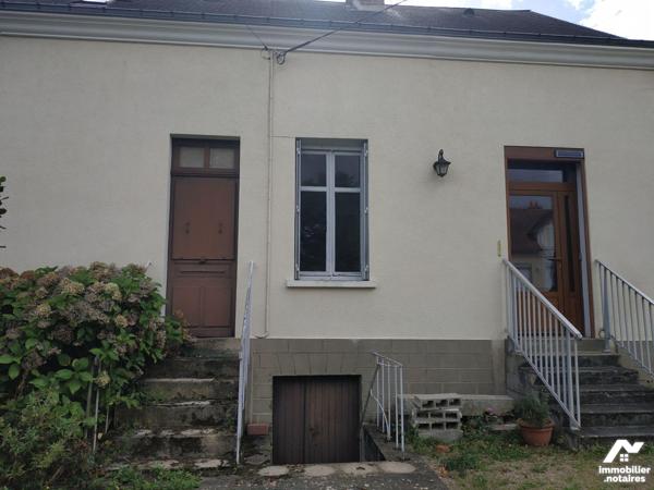 Maison élevée sur cave , composée de cuisine, séjour, WC, salle d'eau. A l'étage: 2 chambres, W...