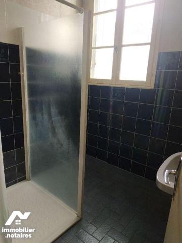 Maison élevée sur cave , composée de cuisine, séjour, WC, salle d'eau. A l'étage: 2 chambres, W...