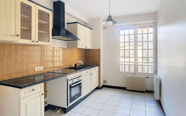 Appartement à louer    3 pièces • 60,96 m2 Brive-la-Gaillarde